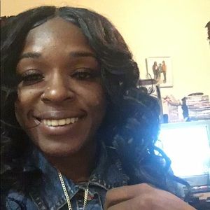 Meet your Posher, Cassandra